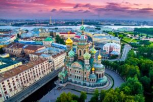 An aerial photo of the beautiful architecture in Saint Petersburg, Russia.