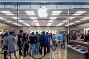 A photo showing a crowd of people lining up outside of an Apple store after an iPhone release.