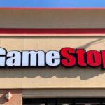 An up-close look at GameStop’s sign.